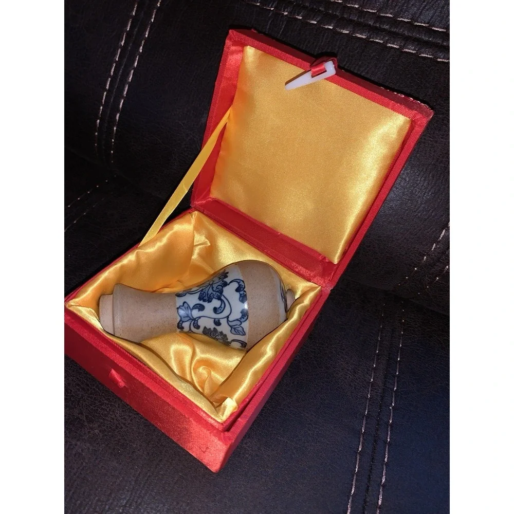 China Exquisite Hand Painted flower Blue and White Porcelain vase Red Padded Box
